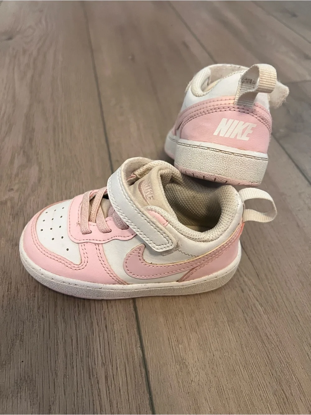 Nike Kids White and Pink Velcro Low-Top Sneakers 6C